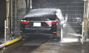 Foam Cannon vs Handwashing: How Each Method Affects Your Car