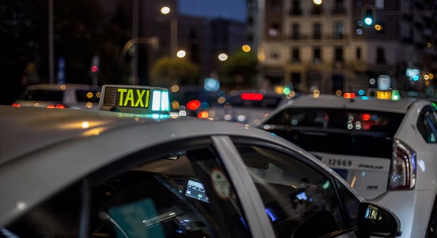 Benefits You Can Get From Hiring Professional Taxi Cabs Services